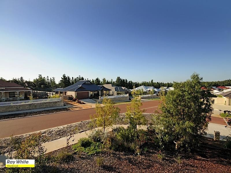 17 Erickson Pass, Ellenbrook WA 6069