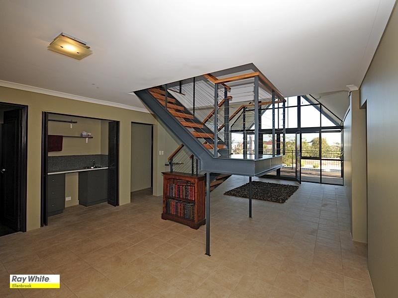 17 Erickson Pass, Ellenbrook WA 6069