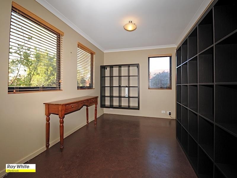 17 Erickson Pass, Ellenbrook WA 6069