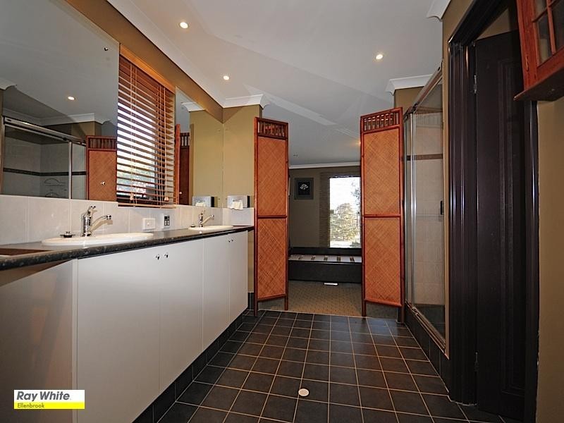 17 Erickson Pass, Ellenbrook WA 6069