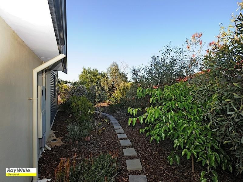 17 Erickson Pass, Ellenbrook WA 6069
