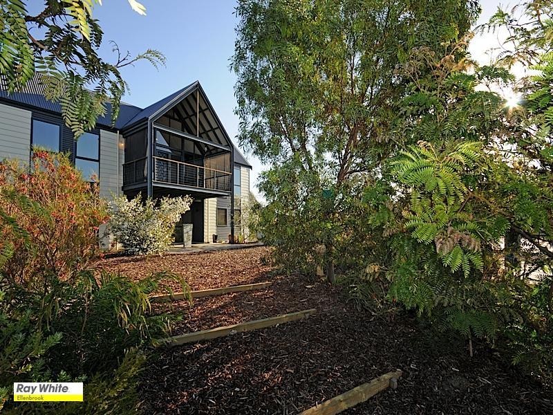 17 Erickson Pass, Ellenbrook WA 6069