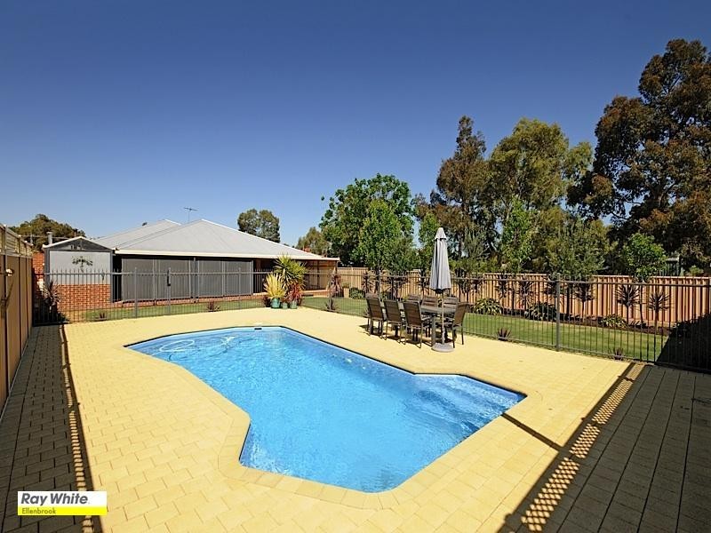 137 Railway Parade, Upper Swan WA 6069