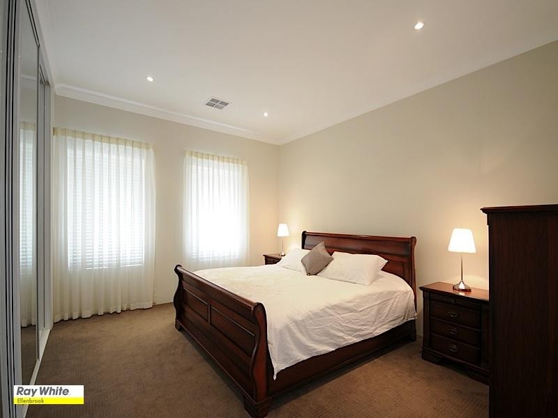 9 Petworth Drive, The Vines WA 6069