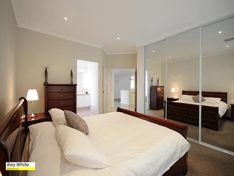 9 Petworth Drive, The Vines WA 6069