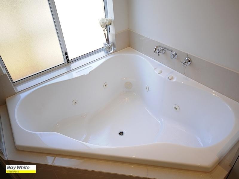 9 Petworth Drive, The Vines WA 6069