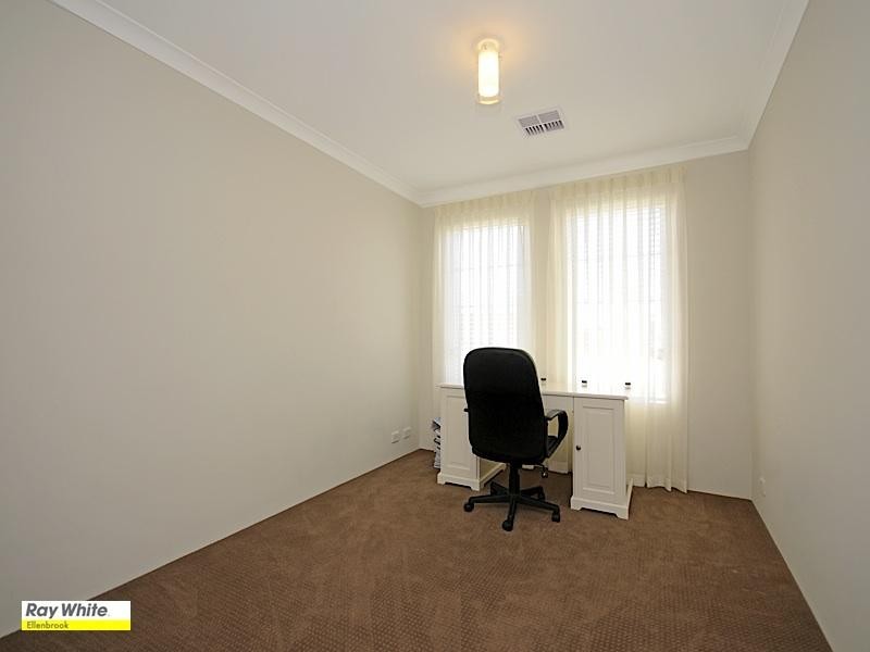 9 Petworth Drive, The Vines WA 6069