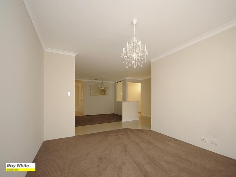 9 Petworth Drive, The Vines WA 6069