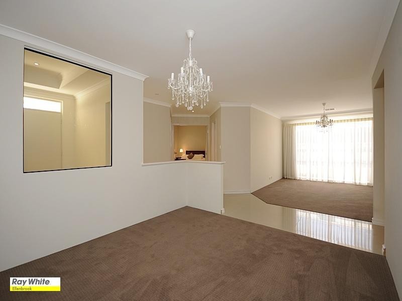 9 Petworth Drive, The Vines WA 6069