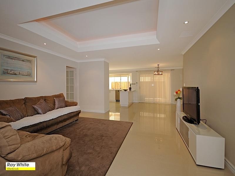 9 Petworth Drive, The Vines WA 6069