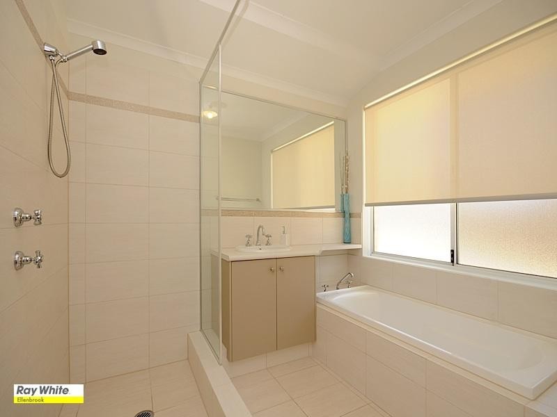 9 Petworth Drive, The Vines WA 6069