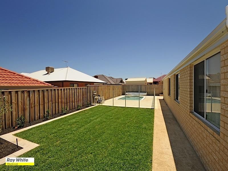 9 Petworth Drive, The Vines WA 6069