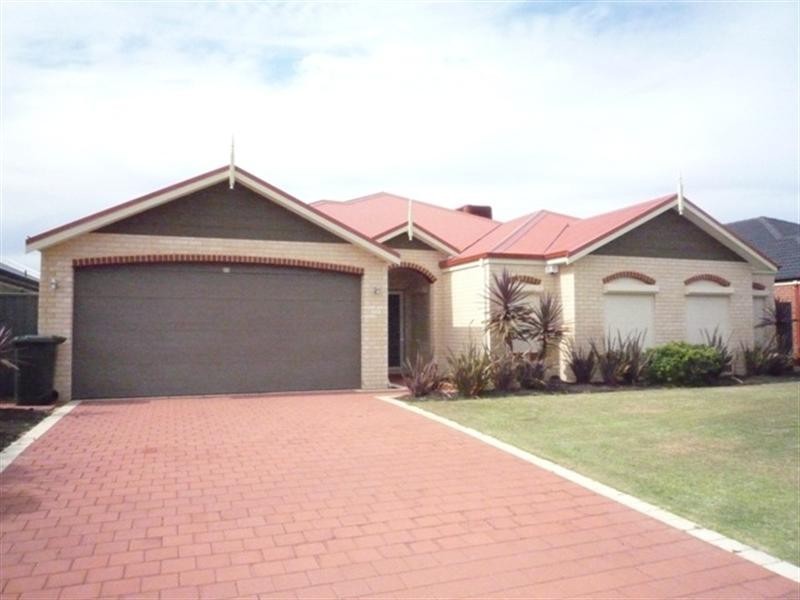 11 Travers Way, Aveley WA 6069