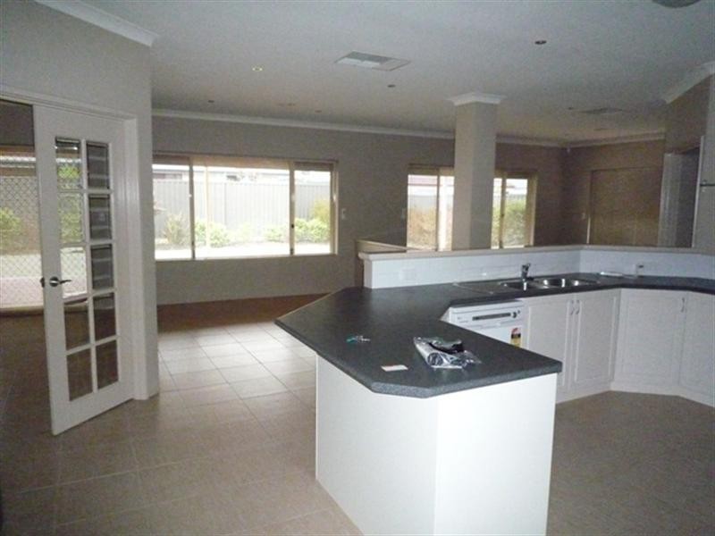 11 Travers Way, Aveley WA 6069