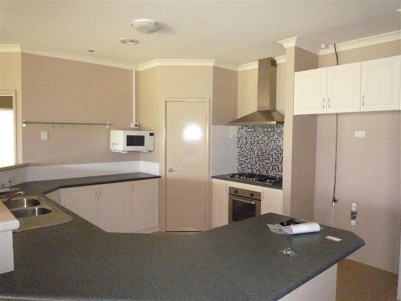 11 Travers Way, Aveley WA 6069