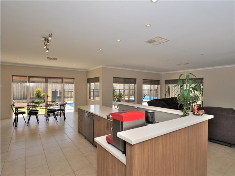 16 Arrowsmith Avenue, Ellenbrook WA 6069