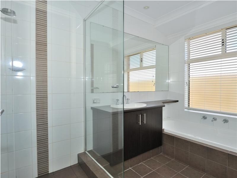 16 Arrowsmith Avenue, Ellenbrook WA 6069