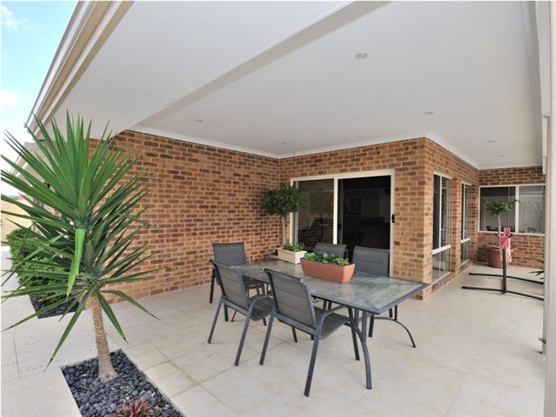 16 Arrowsmith Avenue, Ellenbrook WA 6069