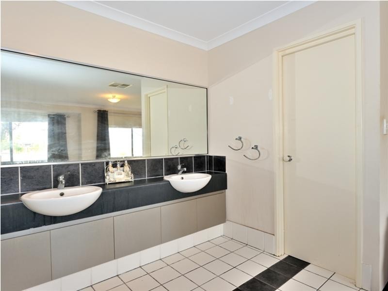 24 Brookmount Drive, Ellenbrook WA 6069