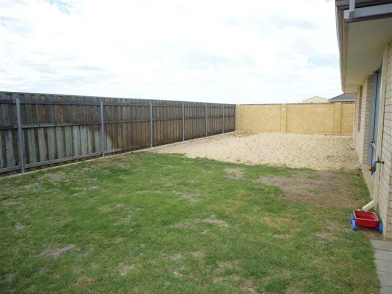 2 Two Rivers Loop, Ellenbrook WA 6069