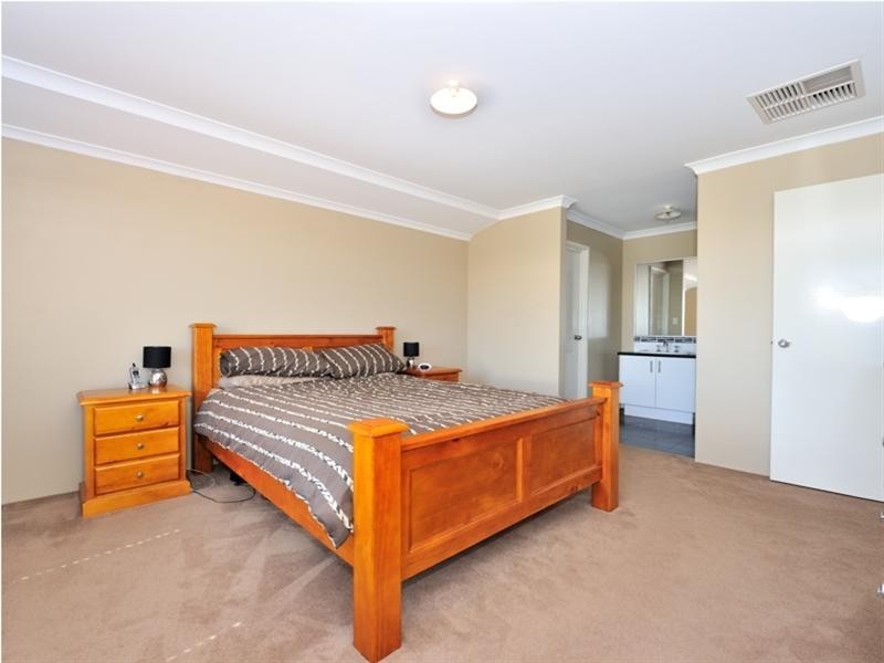 30 Evesham Drive, Ellenbrook WA 6069