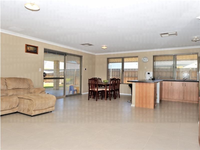 30 Evesham Drive, Ellenbrook WA 6069