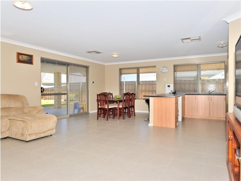 30 Evesham Drive, Ellenbrook WA 6069