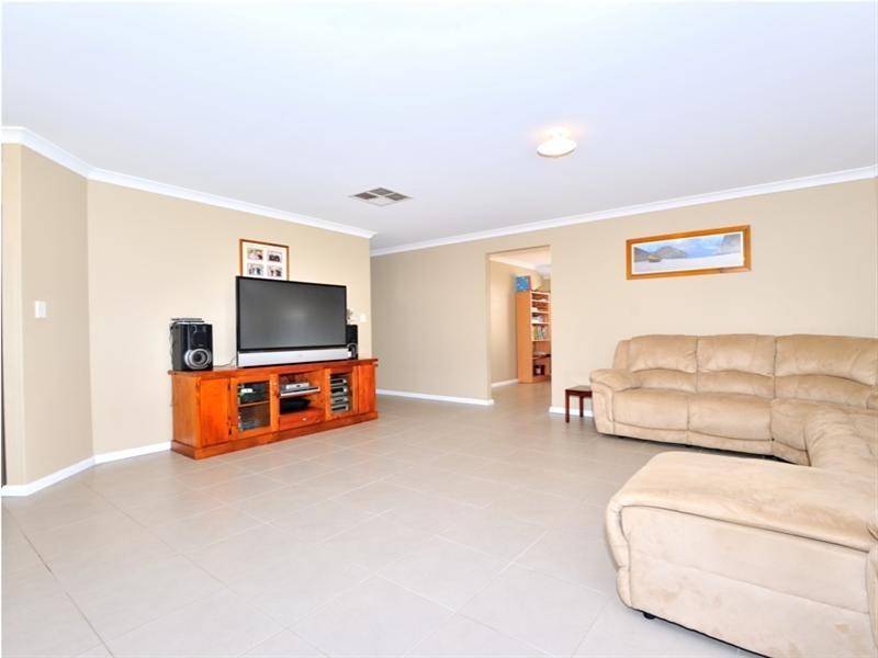 30 Evesham Drive, Ellenbrook WA 6069