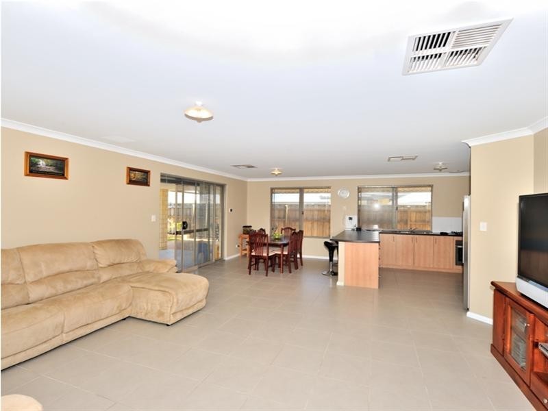 30 Evesham Drive, Ellenbrook WA 6069