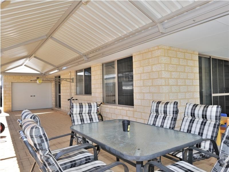 30 Evesham Drive, Ellenbrook WA 6069