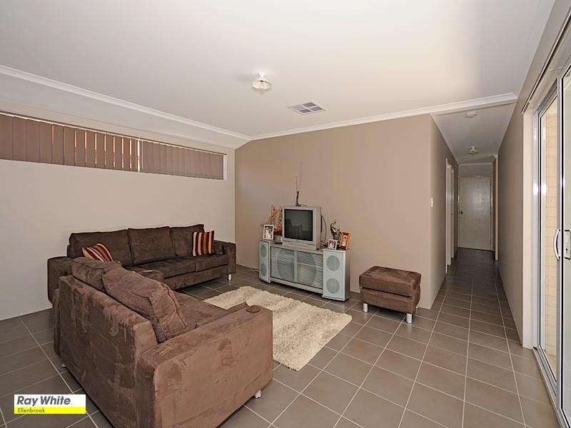 3 Tullawood Drive, Aveley WA 6069