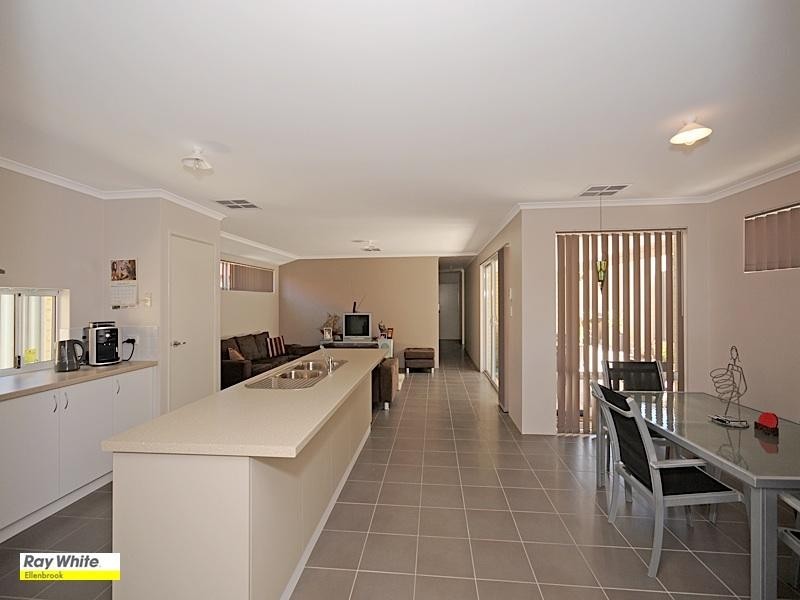 3 Tullawood Drive, Aveley WA 6069