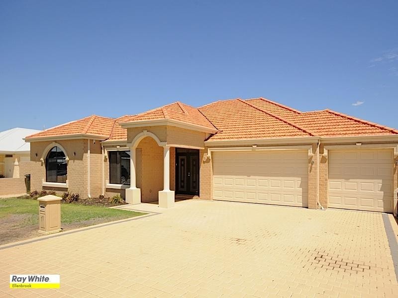 11 Petworth Drive, The Vines WA 6069