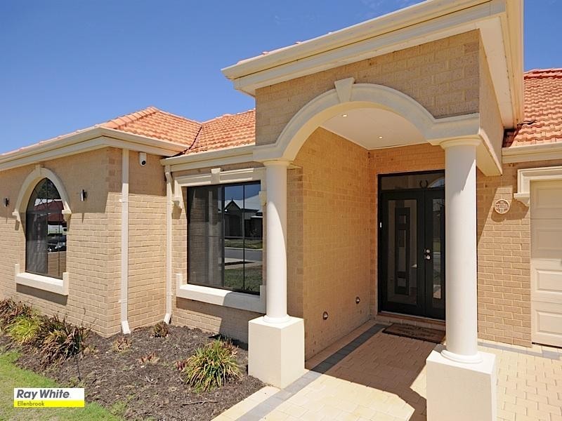11 Petworth Drive, The Vines WA 6069