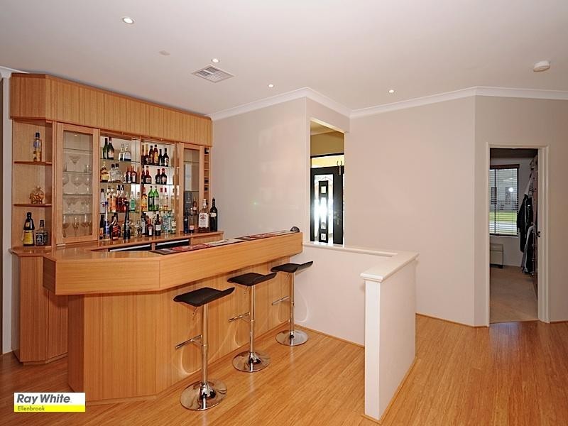 11 Petworth Drive, The Vines WA 6069