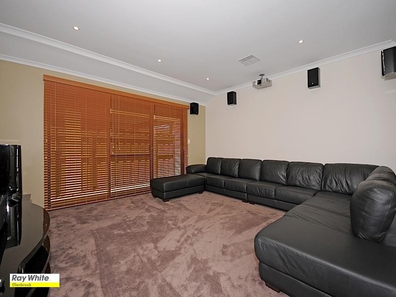 11 Petworth Drive, The Vines WA 6069