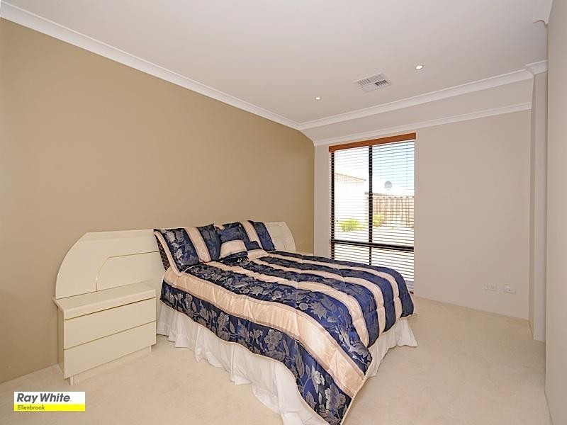 11 Petworth Drive, The Vines WA 6069