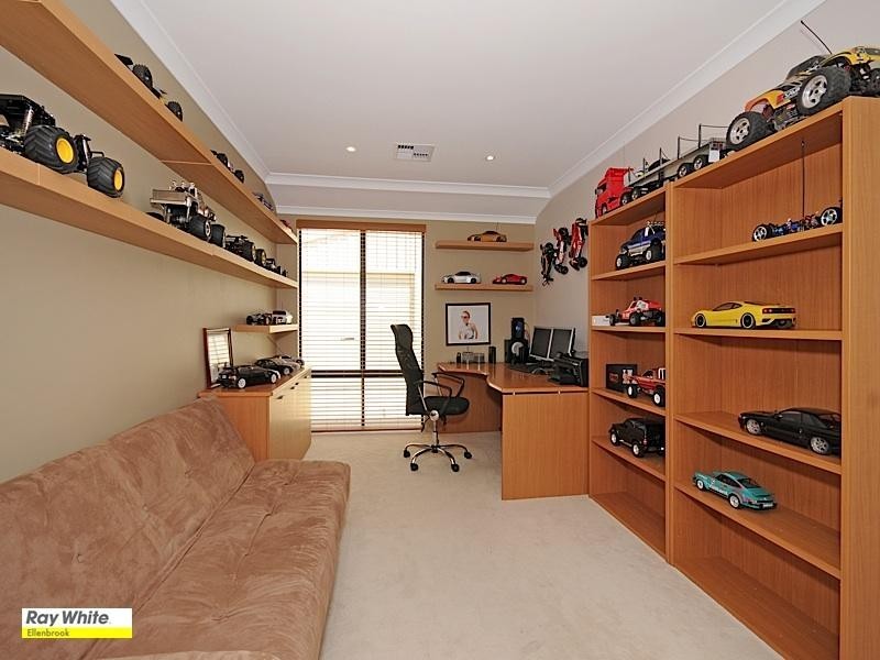 11 Petworth Drive, The Vines WA 6069