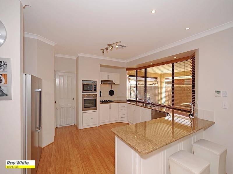 11 Petworth Drive, The Vines WA 6069