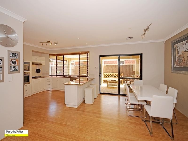 11 Petworth Drive, The Vines WA 6069