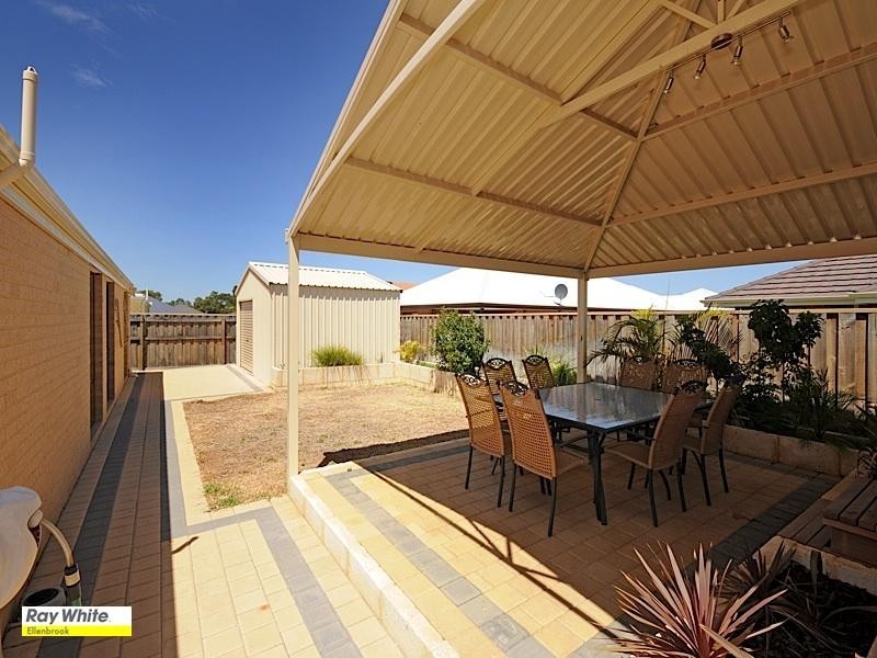 11 Petworth Drive, The Vines WA 6069