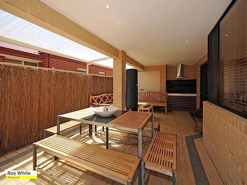 11 Petworth Drive, The Vines WA 6069