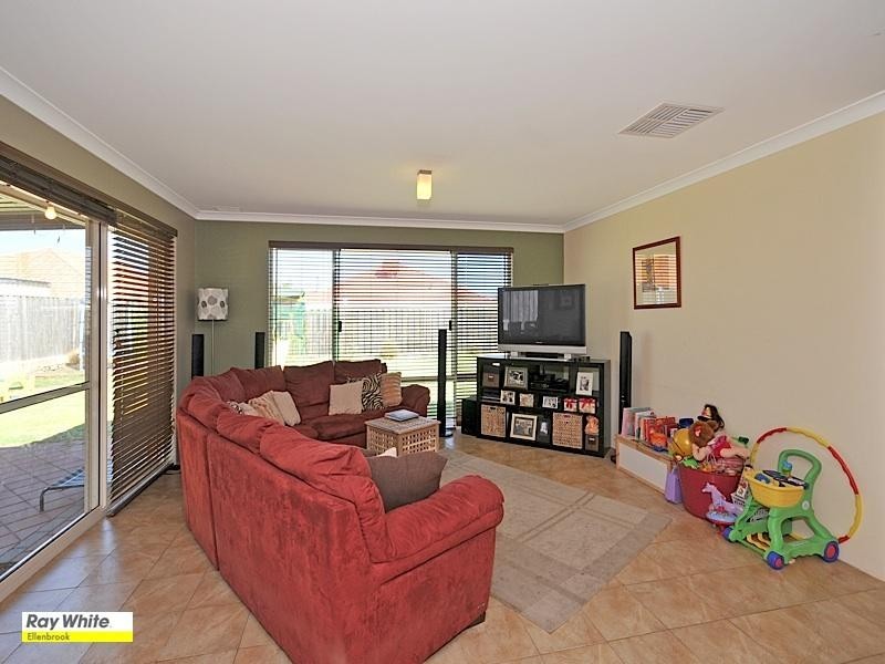 2 Heirisson Turn, Ellenbrook WA 6069