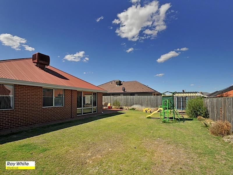 2 Heirisson Turn, Ellenbrook WA 6069