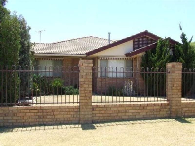 4 Kingfisher View, Brookdale WA 6112