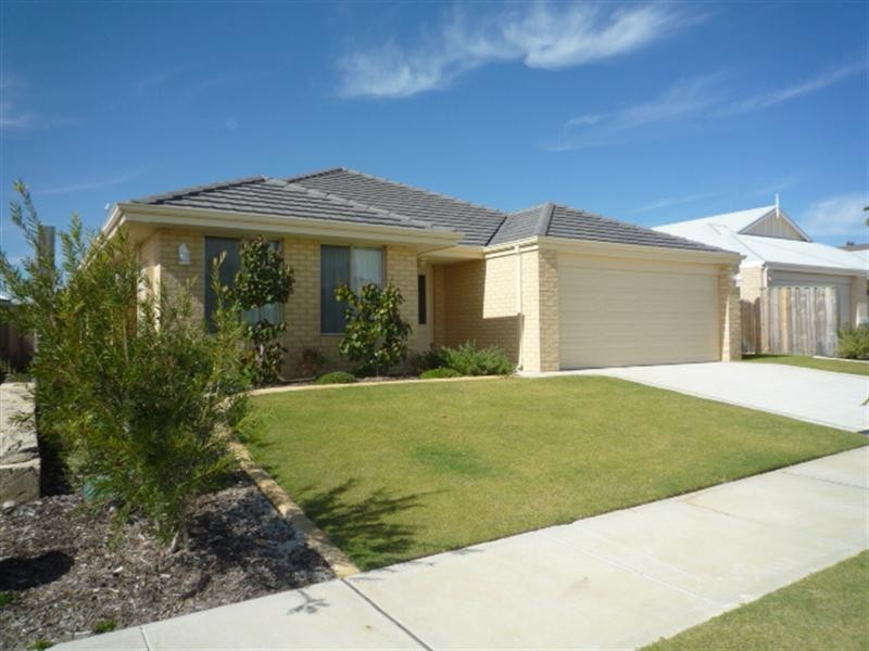 9 Redbank Drive, Ellenbrook WA 6069