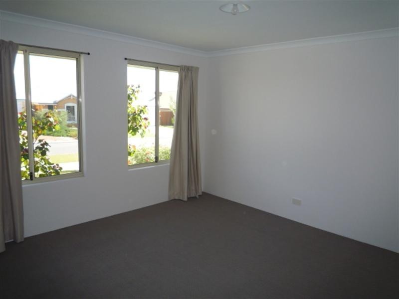 9 Redbank Drive, Ellenbrook WA 6069