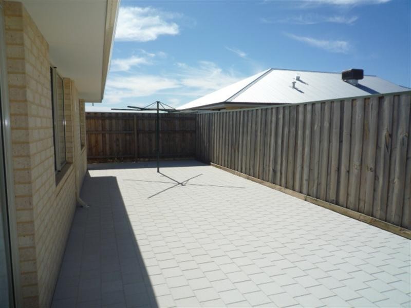 9 Redbank Drive, Ellenbrook WA 6069