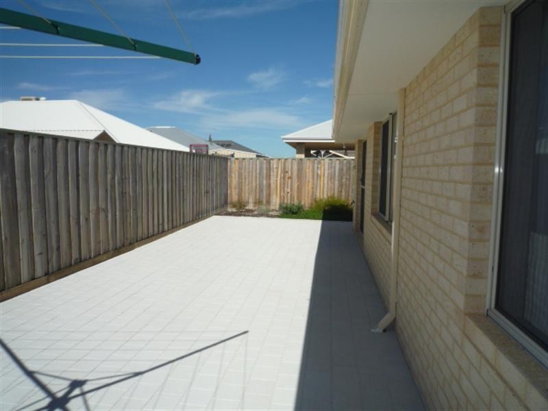 9 Redbank Drive, Ellenbrook WA 6069