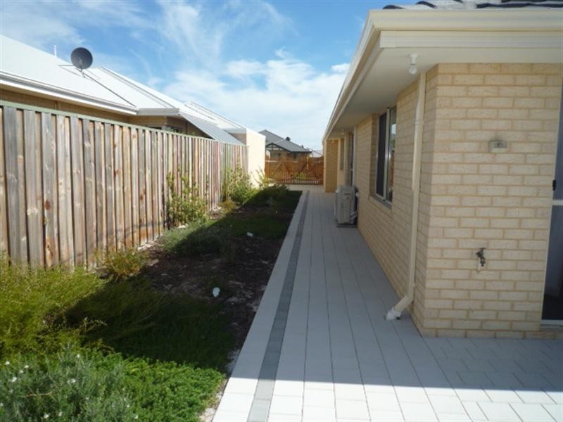 9 Redbank Drive, Ellenbrook WA 6069